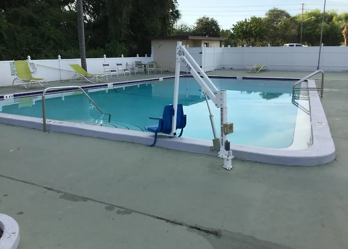 Super 8 By Wyndham Clearwater/Us Hwy 19 N