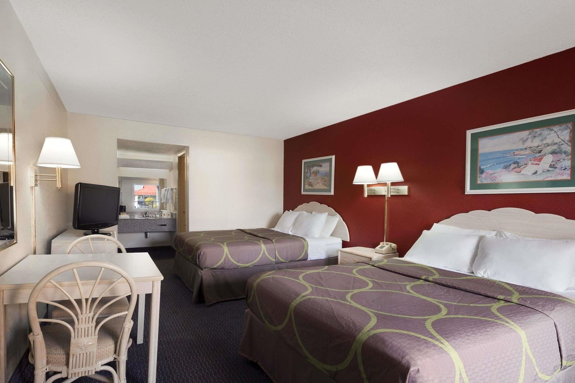 Super 8 By Wyndham Clearwater/us Hwy 19 N Motel Clearwater